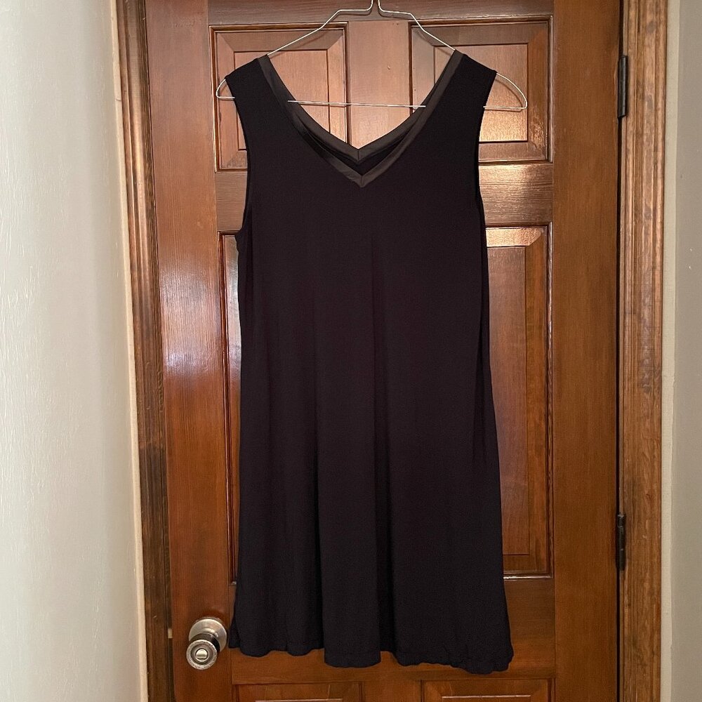 Size Large black GYS sleeveless nightgown